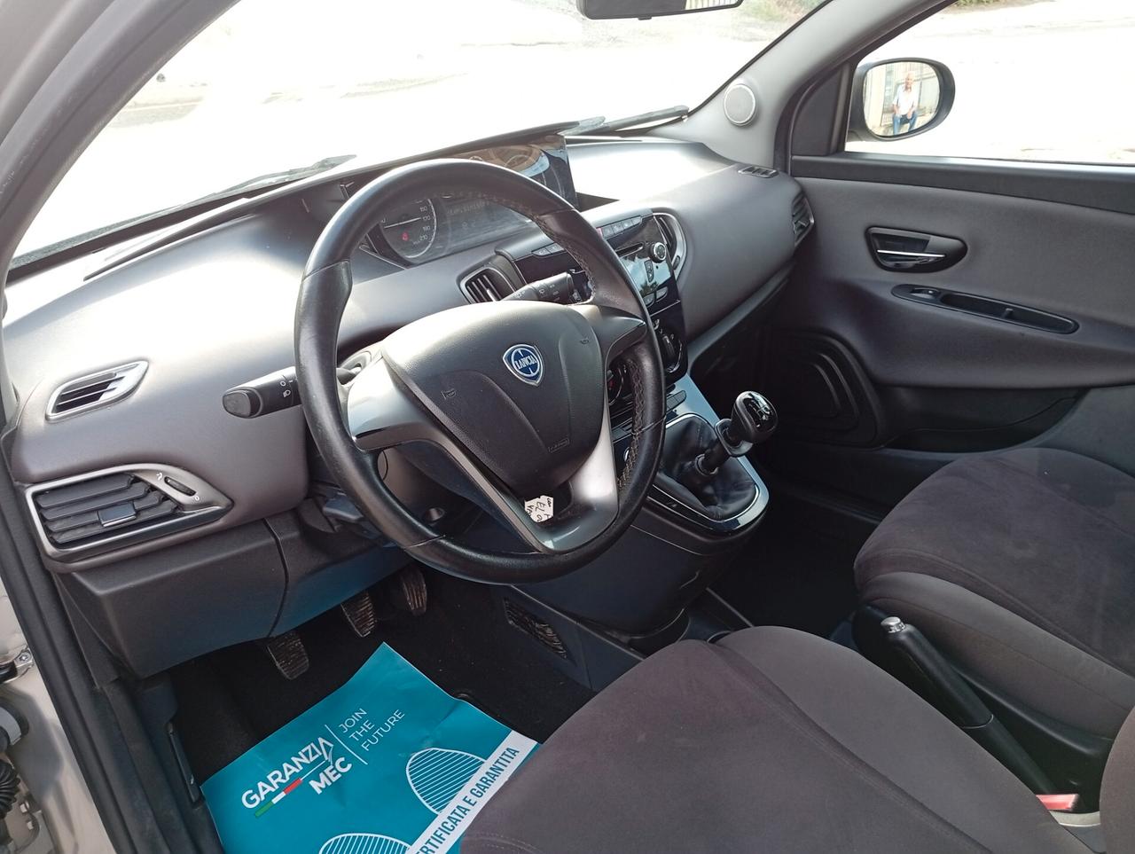 Lancia Ypsilon 1.2 69 CV Unyca