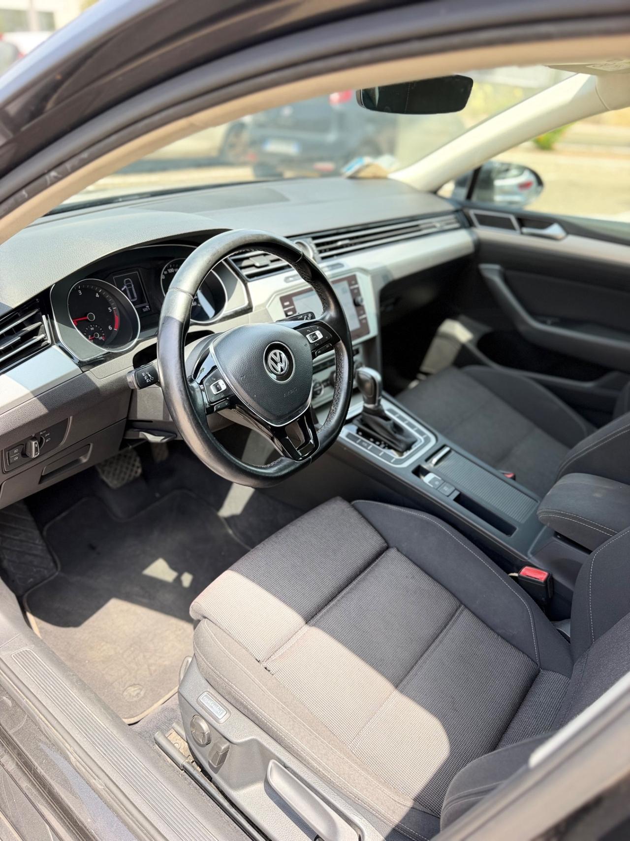 Volkswagen Passat Variant 1.6 TDI SCR DSG Business BMT