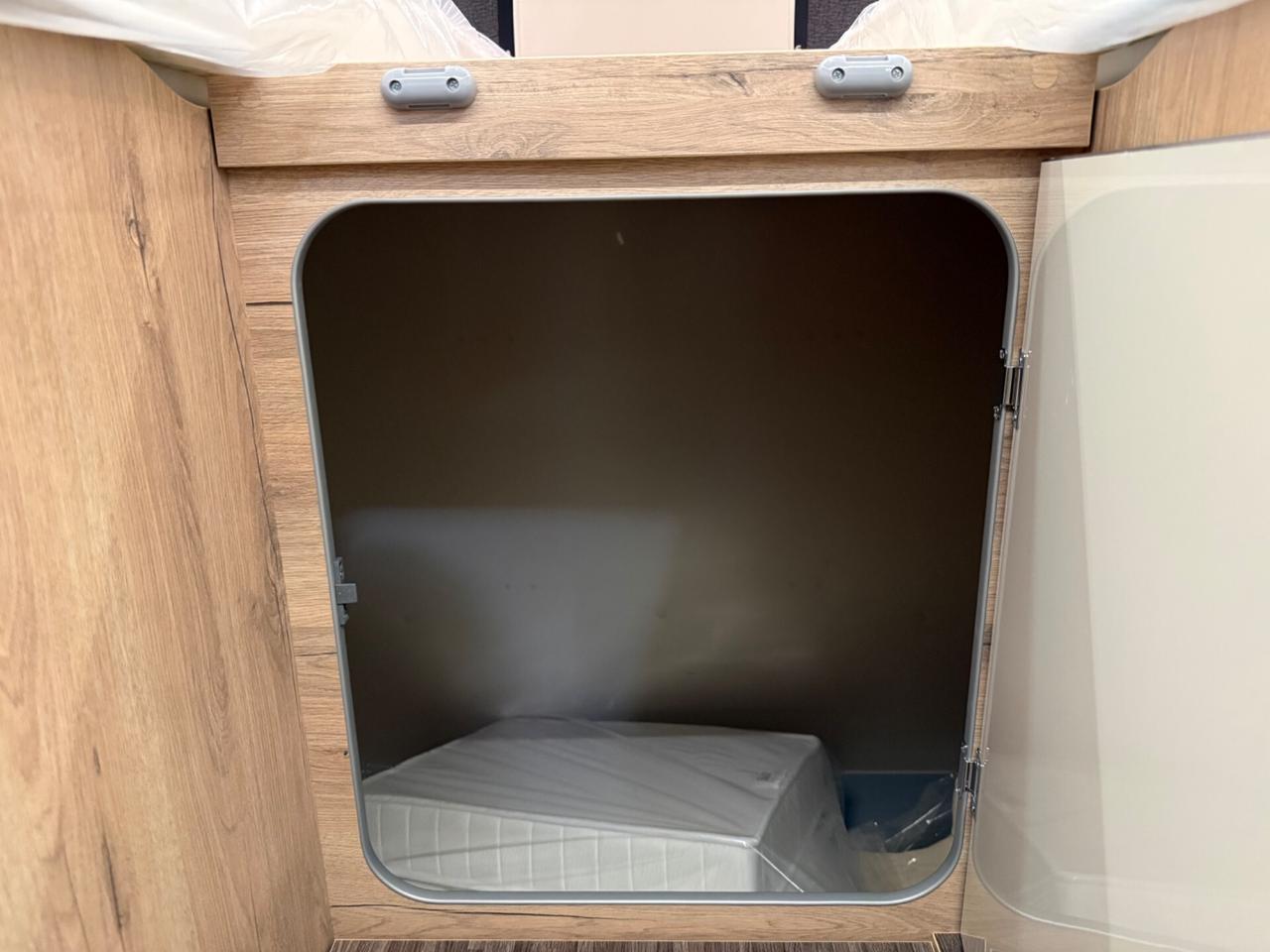 ELNAGH T-LOFT 529 6.99 5 POSTI GARAGE