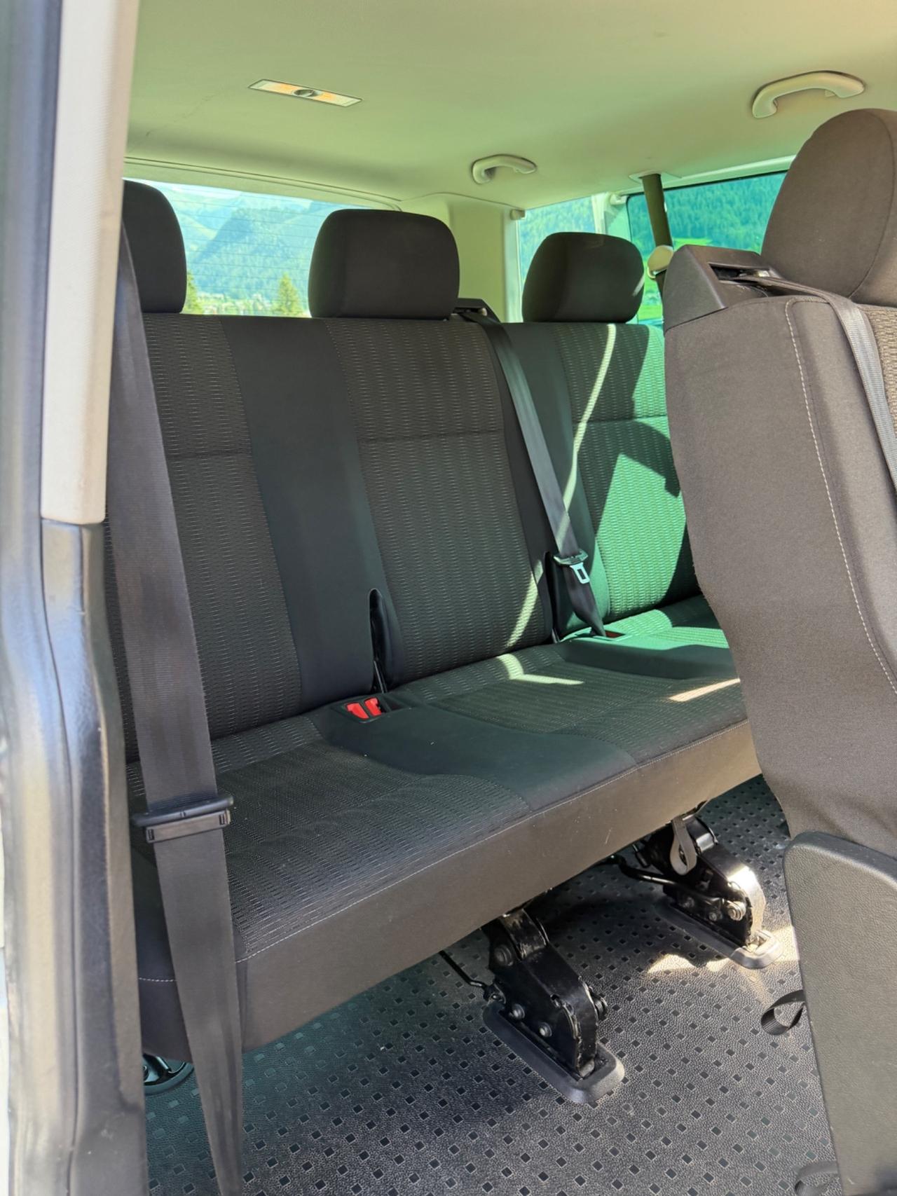 Minibus/ Caravelle 9 posti 4motiin