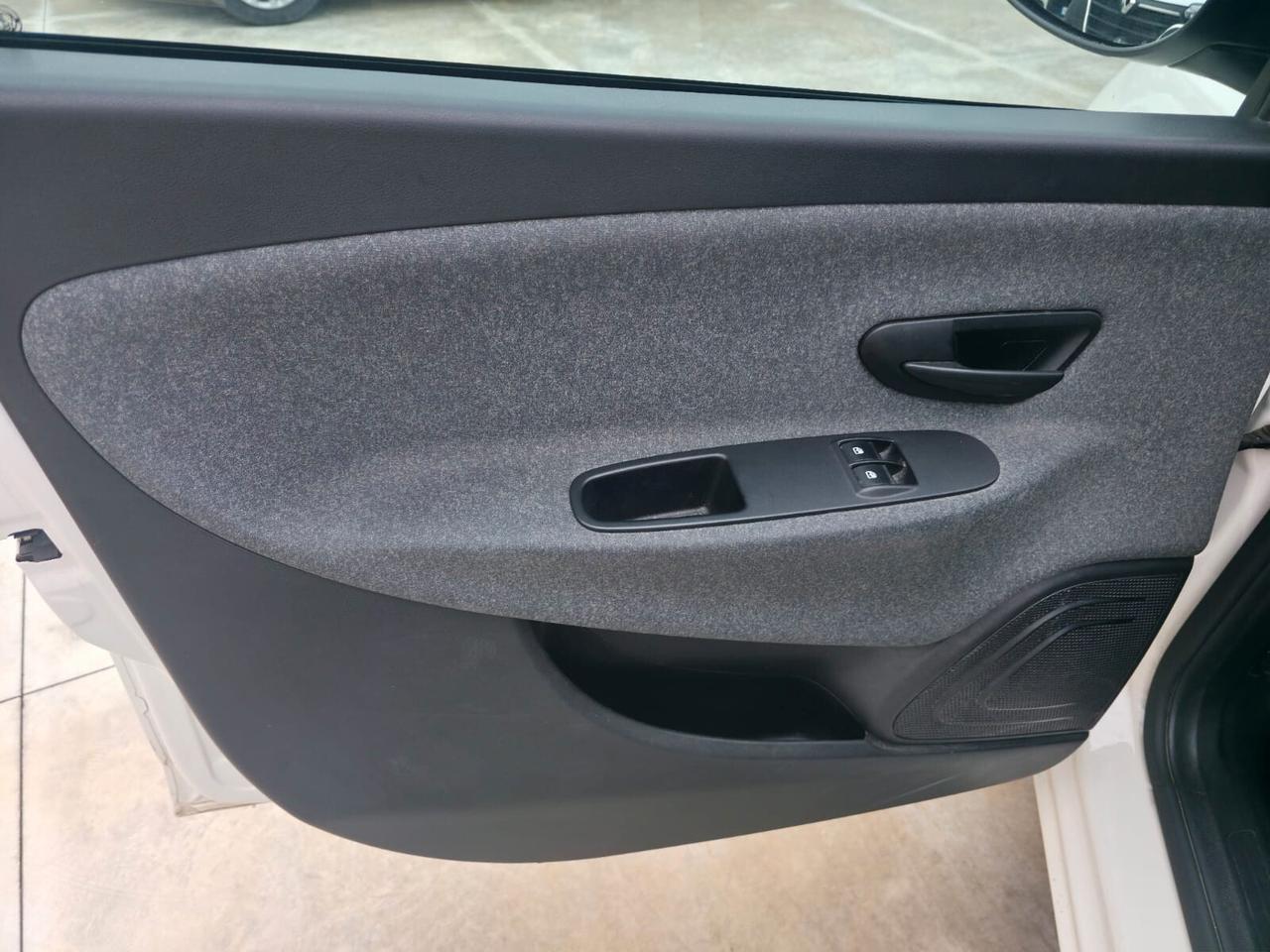 Lancia Ypsilon 1.0 FireFly 5 porte S&S Hybrid Ecochic A. Ferretti