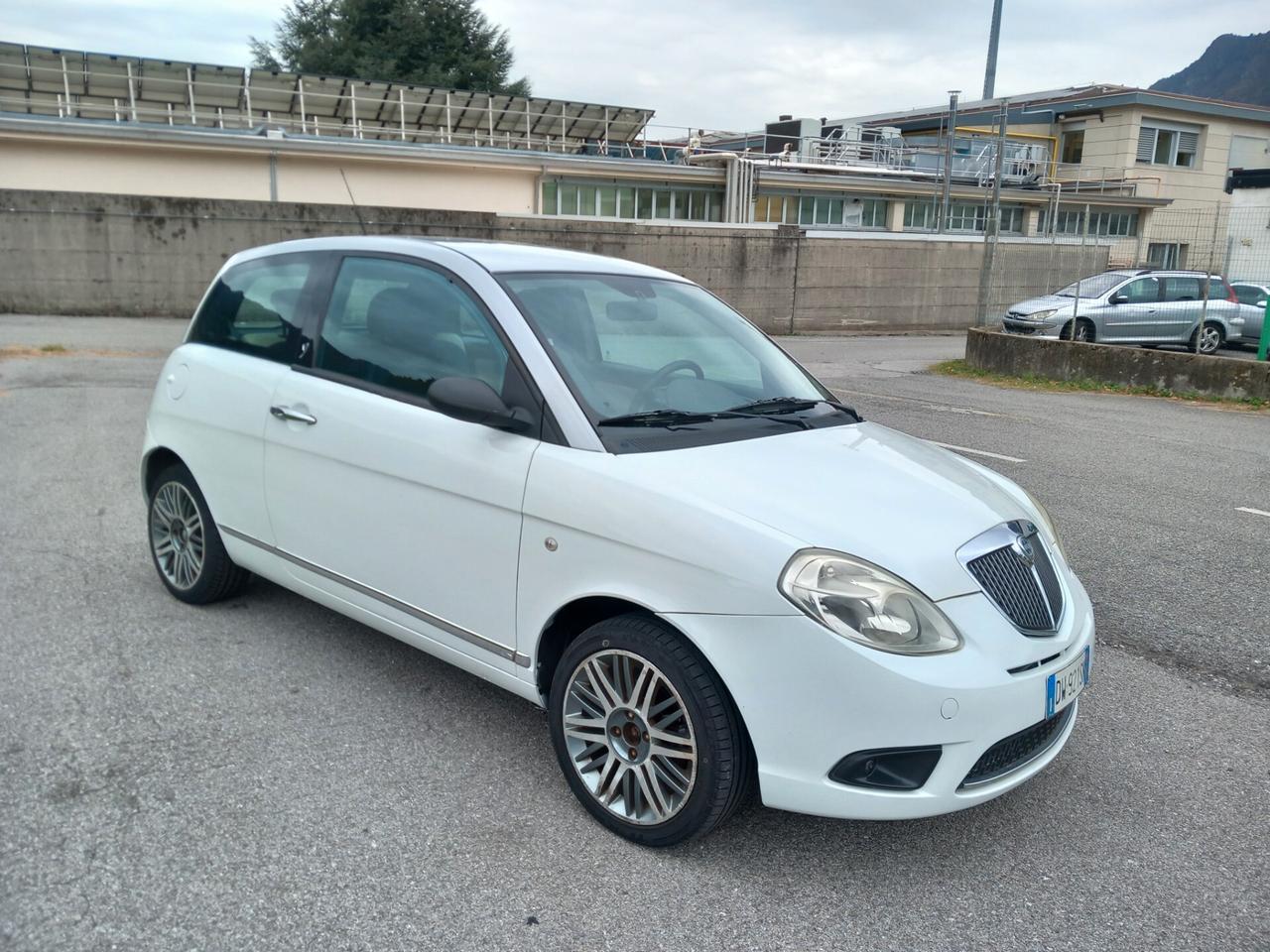 Lancia Ypsilon 1.3 MJT 90 CV Platino