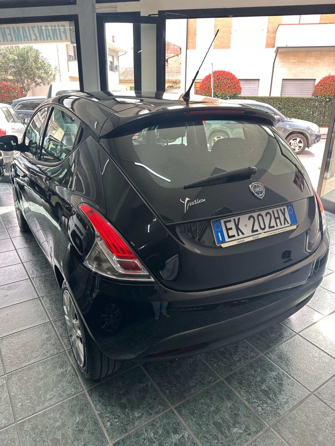 Lancia Ypsilon 1.2 69 CV 5 porte S&S Platinum