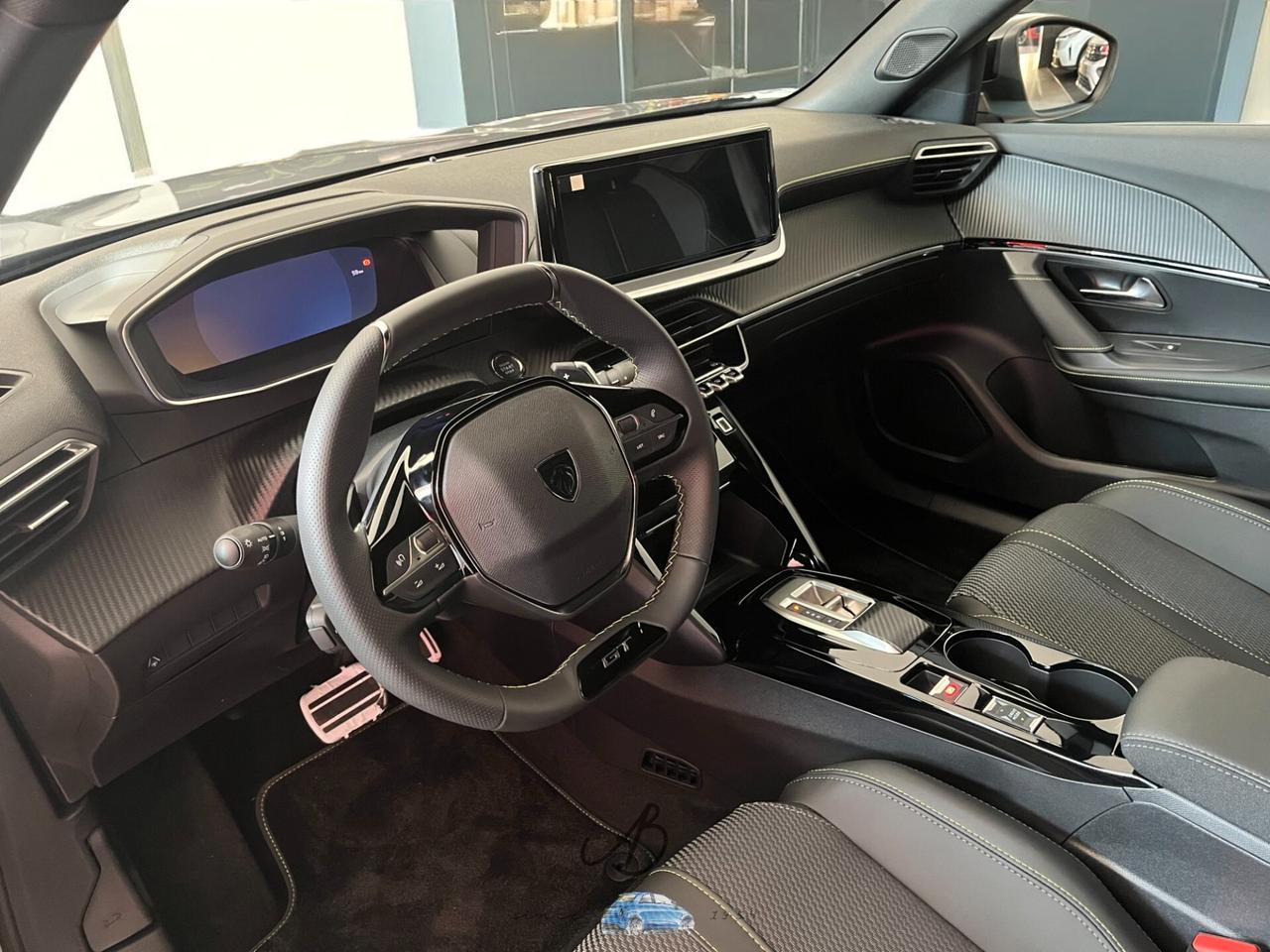 Peugeot 2008 Hybrid 145 e-DCS6 GT