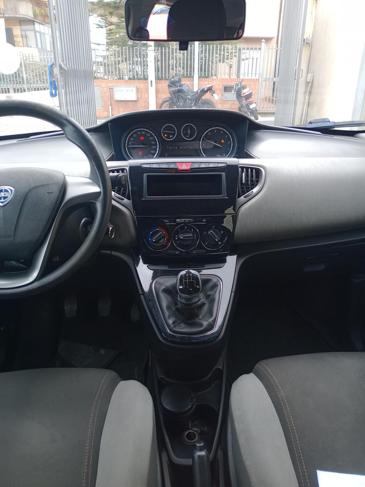 Lancia Ypsilon 1.2 69 CV 5 porte GPL Ecochic Silver