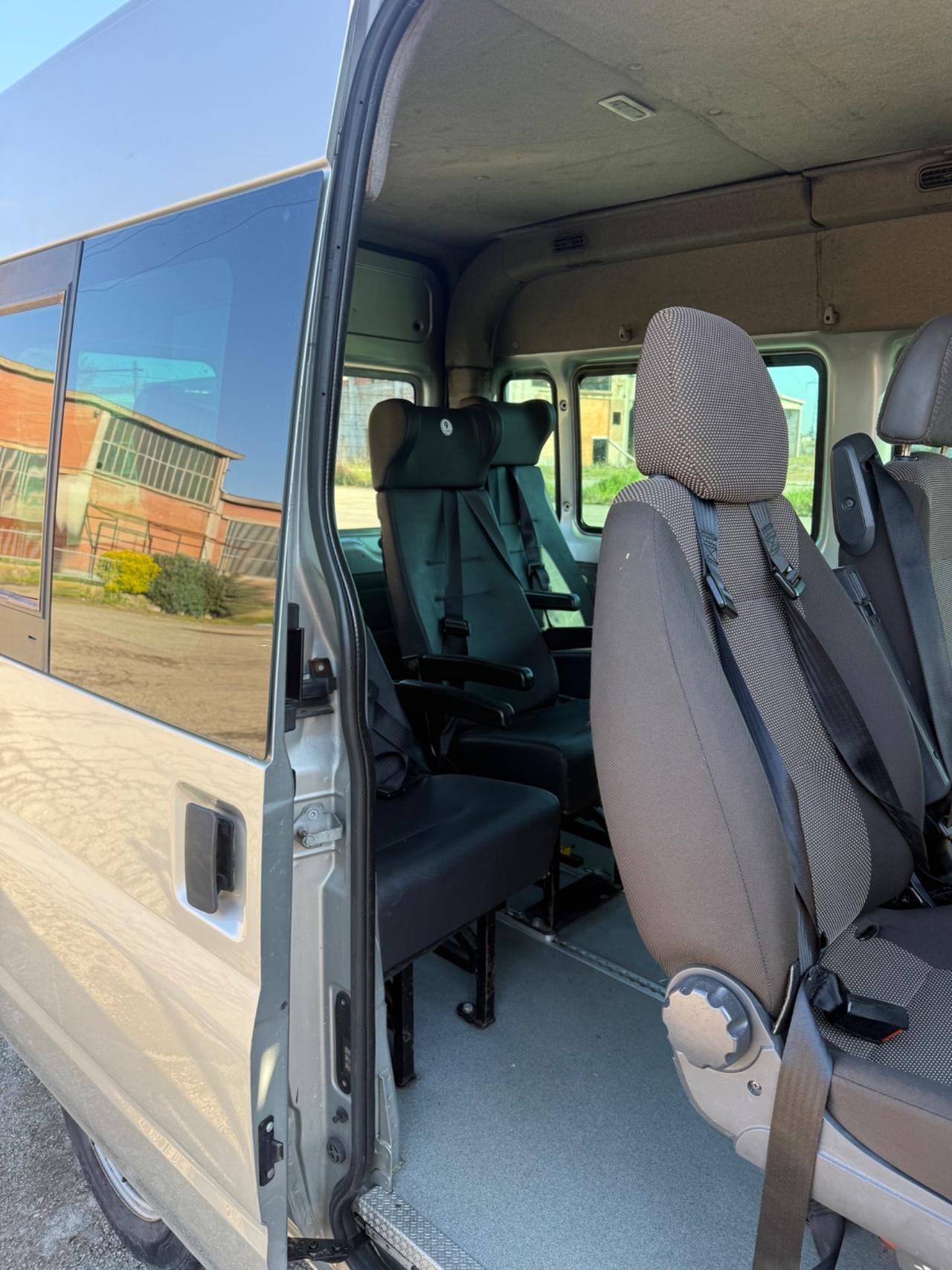 Ford transit 2.0 9 posti