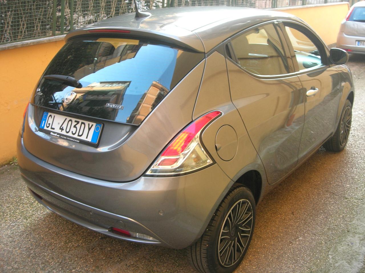 Lancia Ypsilon 1.0 FireFly 5 porte S&S Hybrid Gold