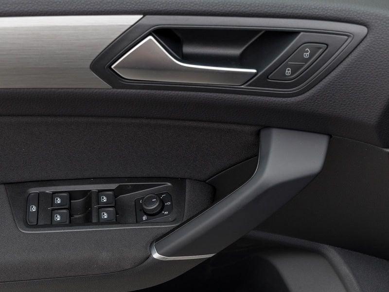 Volkswagen Touran 2.0 TDI 150 CV SCR DSG Comfortline Navi Camera App Connect Cockpit
