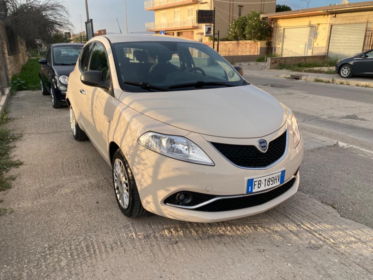 Lancia Ypsilon 1.3 MJT 16V 95 CV 5 porte S&S Silver