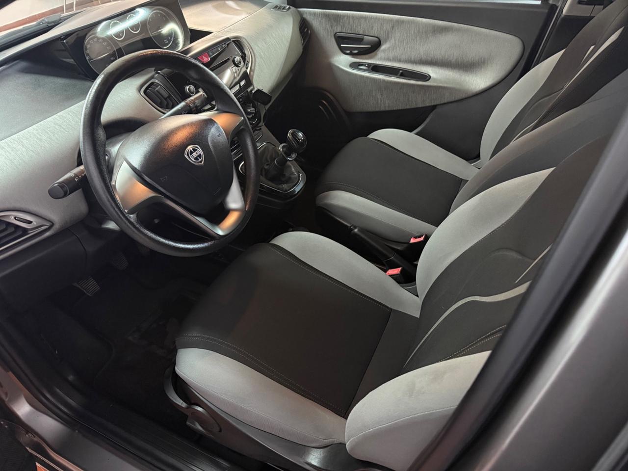 Lancia Ypsilon 1.2 69 CV 5 porte Platinum