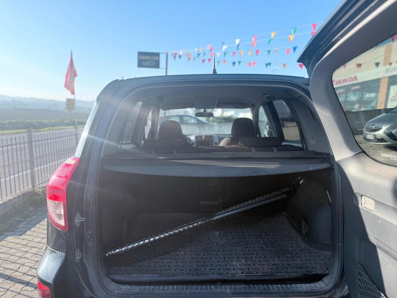 Toyota RAV 4 2.2 D 4X4 2009 MANUALE