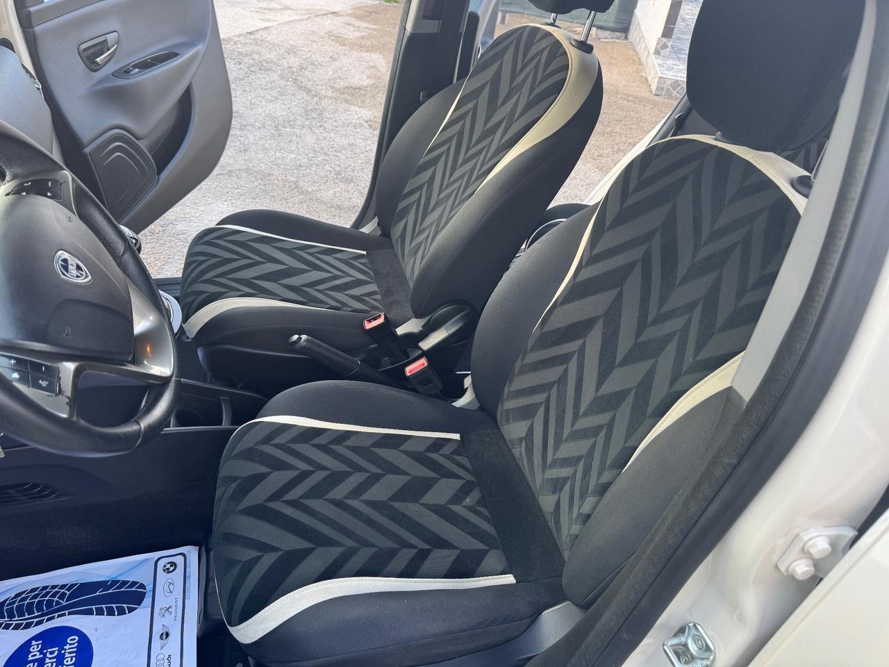 Lancia Ypsilon 1.2 69 CV 5 porte GPL Ecochic Silver