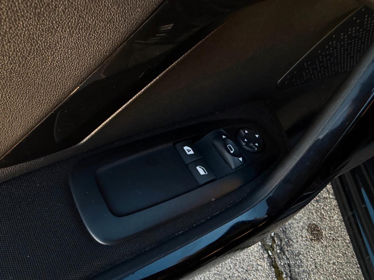 Peugeot 208 Active/1.0 68 CV/MOTORE REVISIONATO