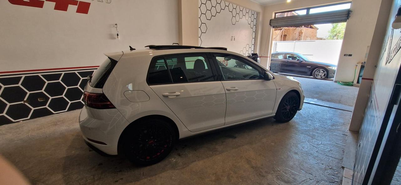 Volkswagen Golf GTI Performance 2.0 245 CV TSI DSG 5p.