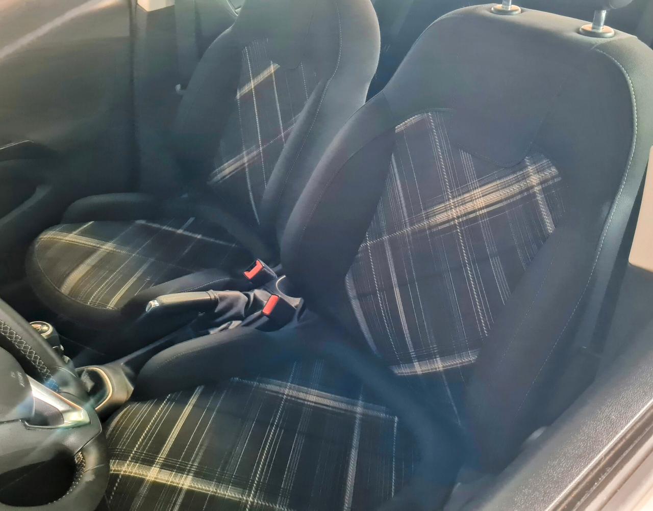 Opel Corsa (UNICOPROPRIETARIO)1.4 90CV GPL Tech 5 porte b-Color