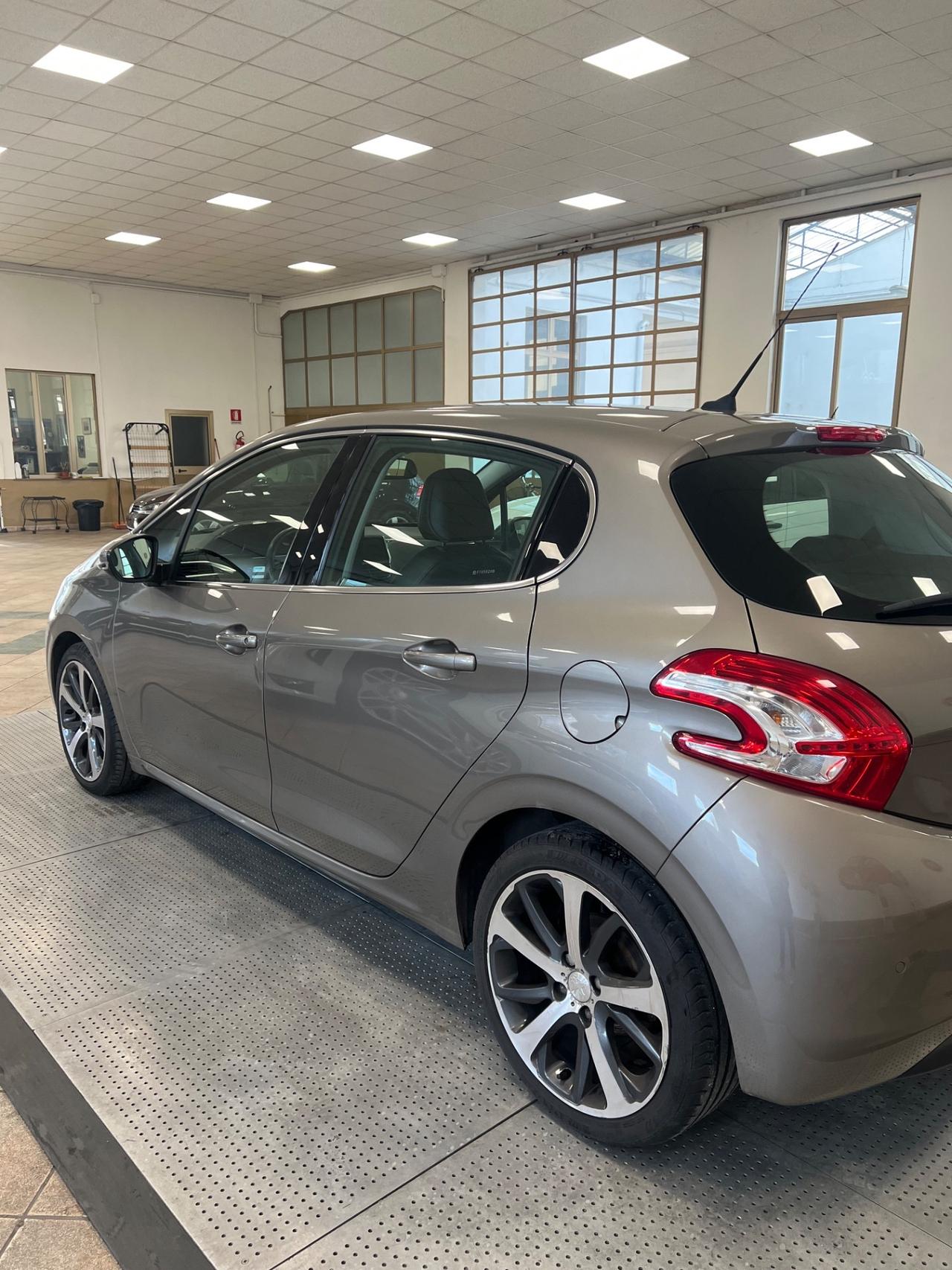 Peugeot 208 1.6 e-HDi 92 CV Stop&Start ETG6 5 porte Allure