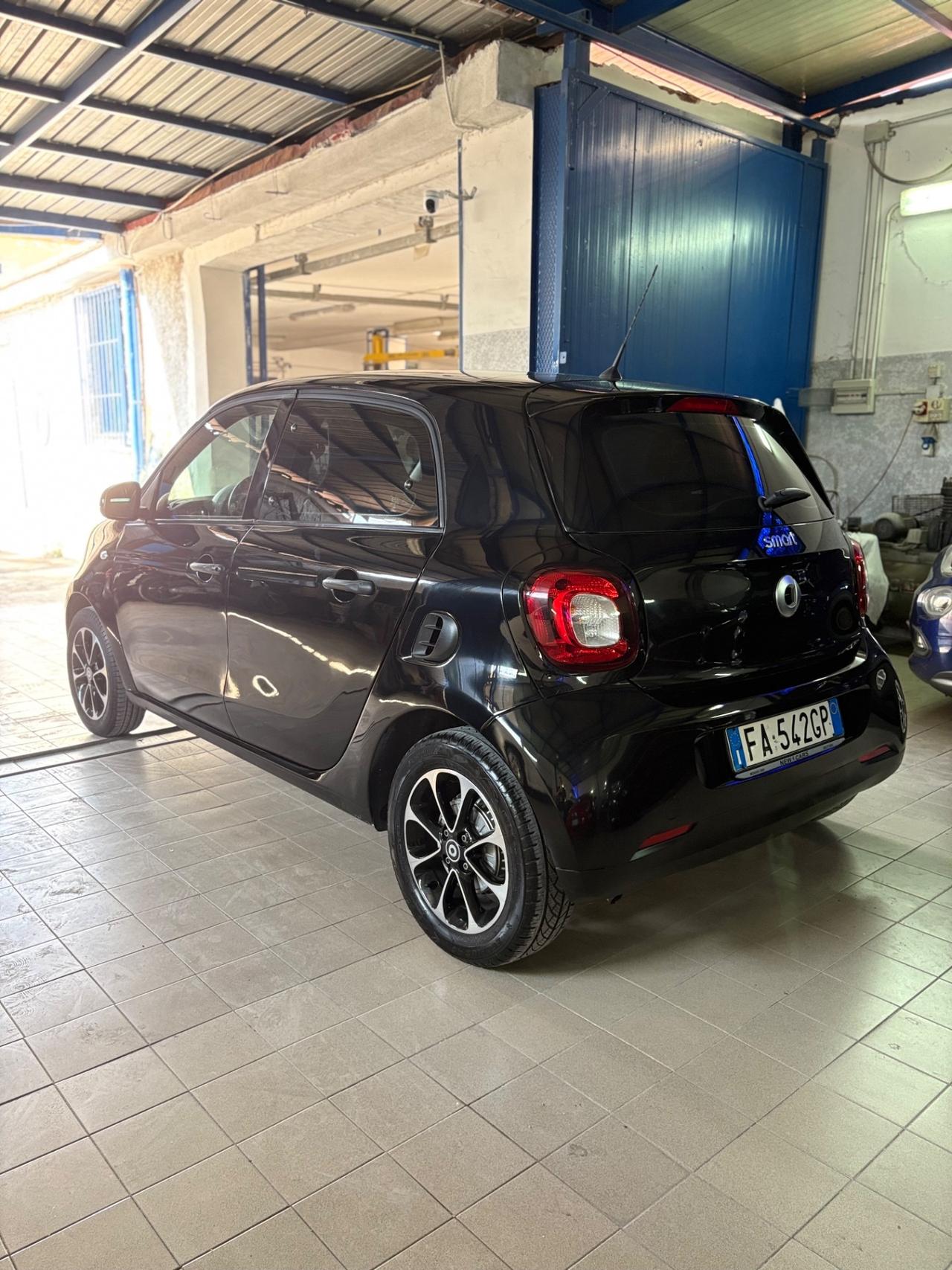 Smart ForFour Total Black 1.0 Benz