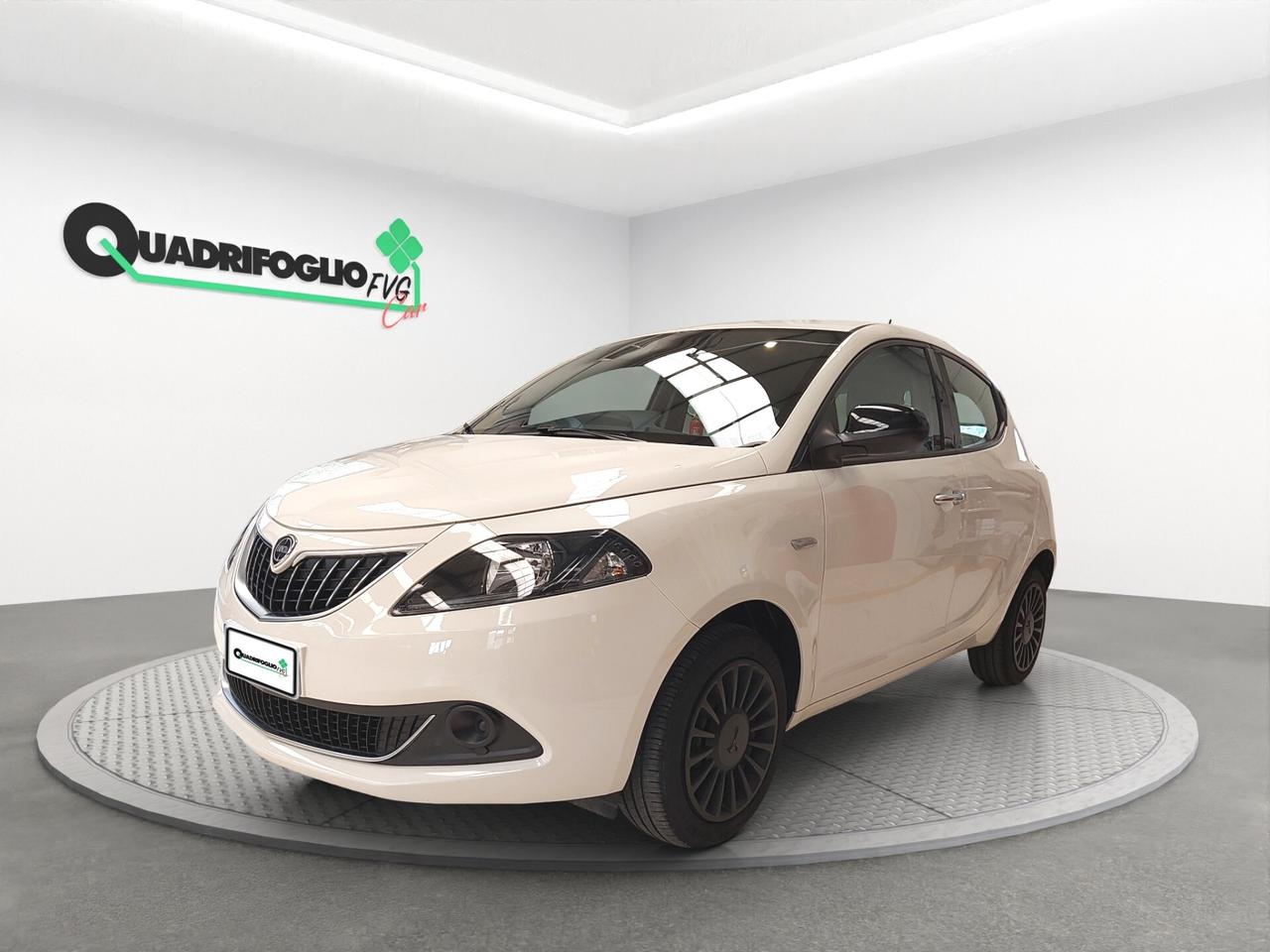 Lancia Ypsilon 1.0 FireFly 5 porte S&S Hybrid Silver