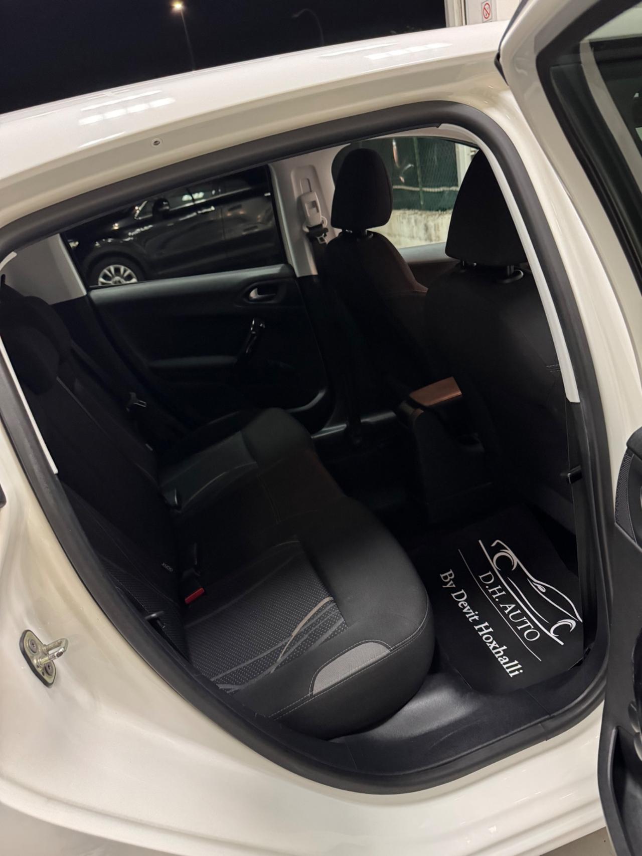 Peugeot 208 1.4 HDi 68 CV 5 porte Allure