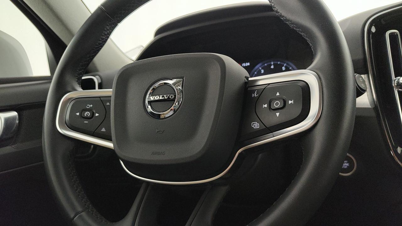 VOLVO XC40 2.0 b4 Momentum awd auto my21