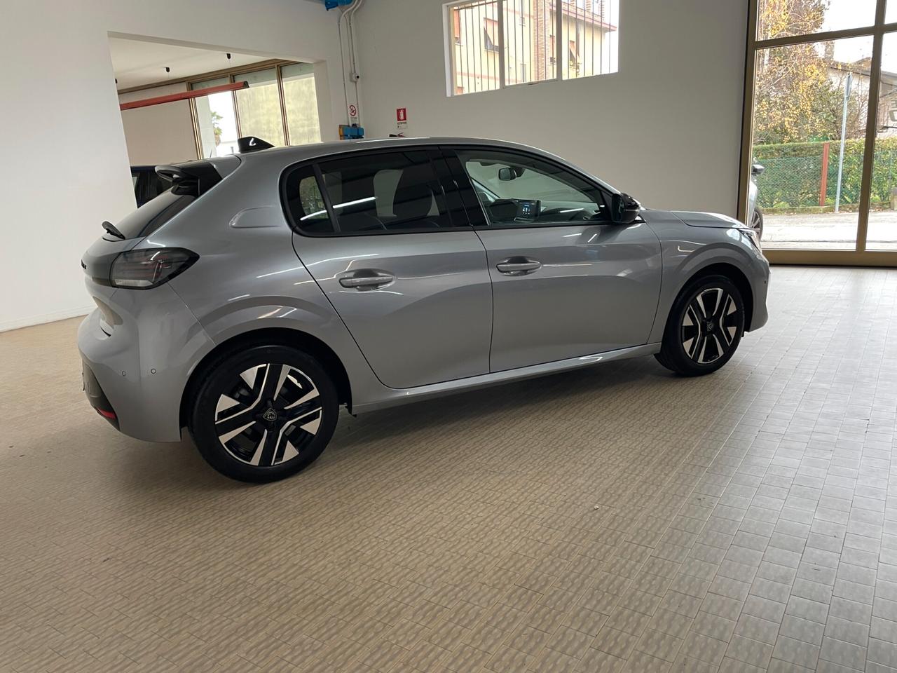 Peugeot 208 PureTech 100cv 5 porte Allure Telecamere navi