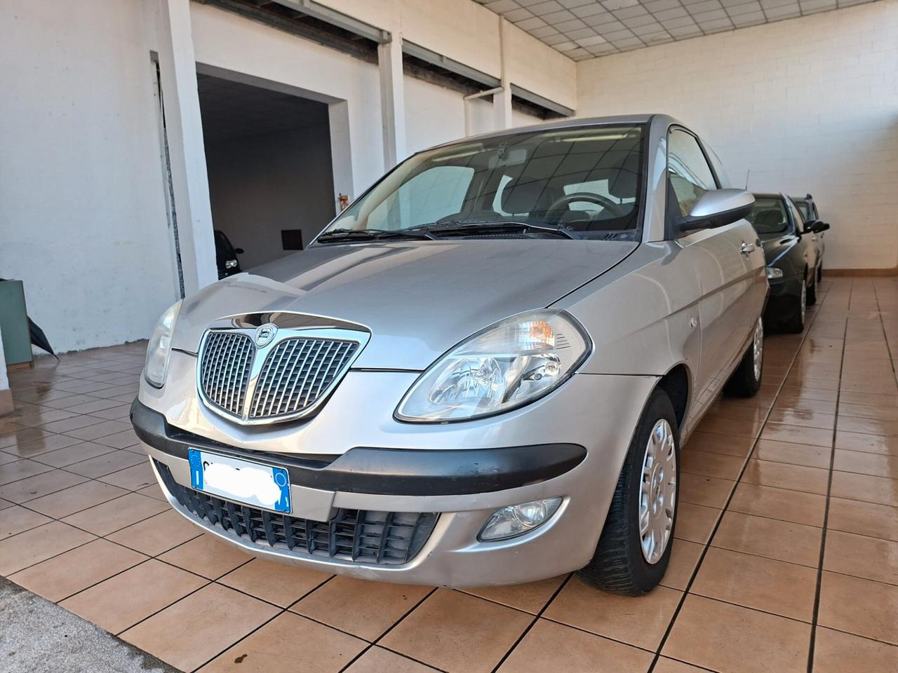 Lancia Ypsilon 1.2 8v Argento, adatta anche ai neop.
