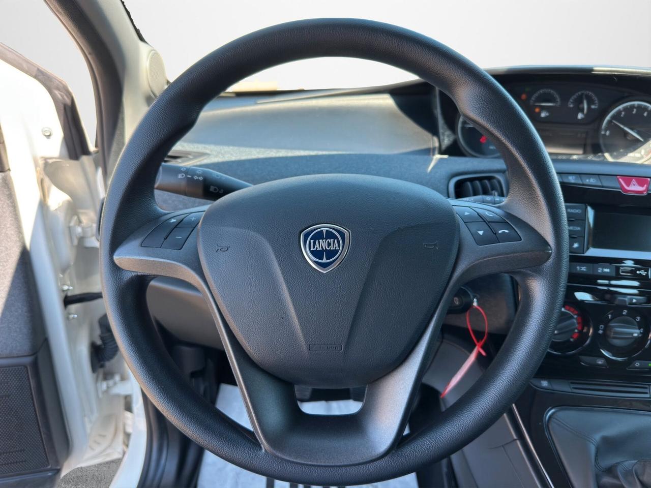 Lancia Ypsilon 1.0 FireFly 5 porte S&S Hybrid Ecochic Silver