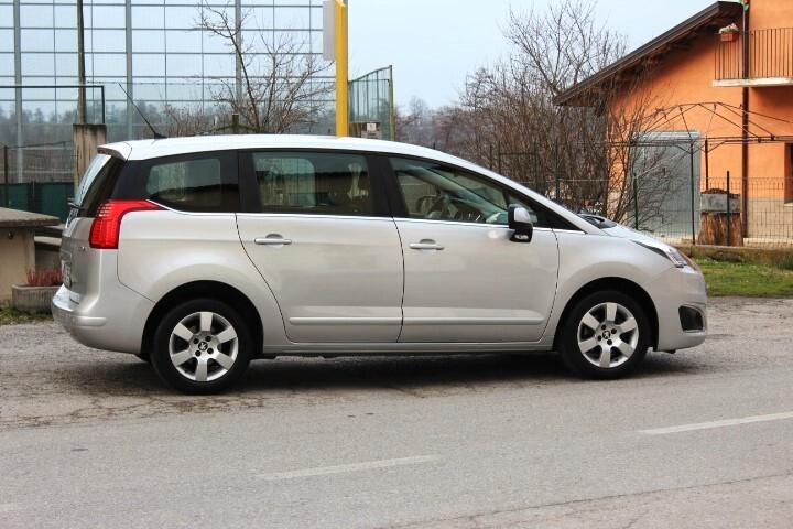 Peugeot 5008 1.6 HDi 115CV Allure 7POSTI CLIMA AUTOMATICO SENSORI PARK RADIO CD NAVIGATORE