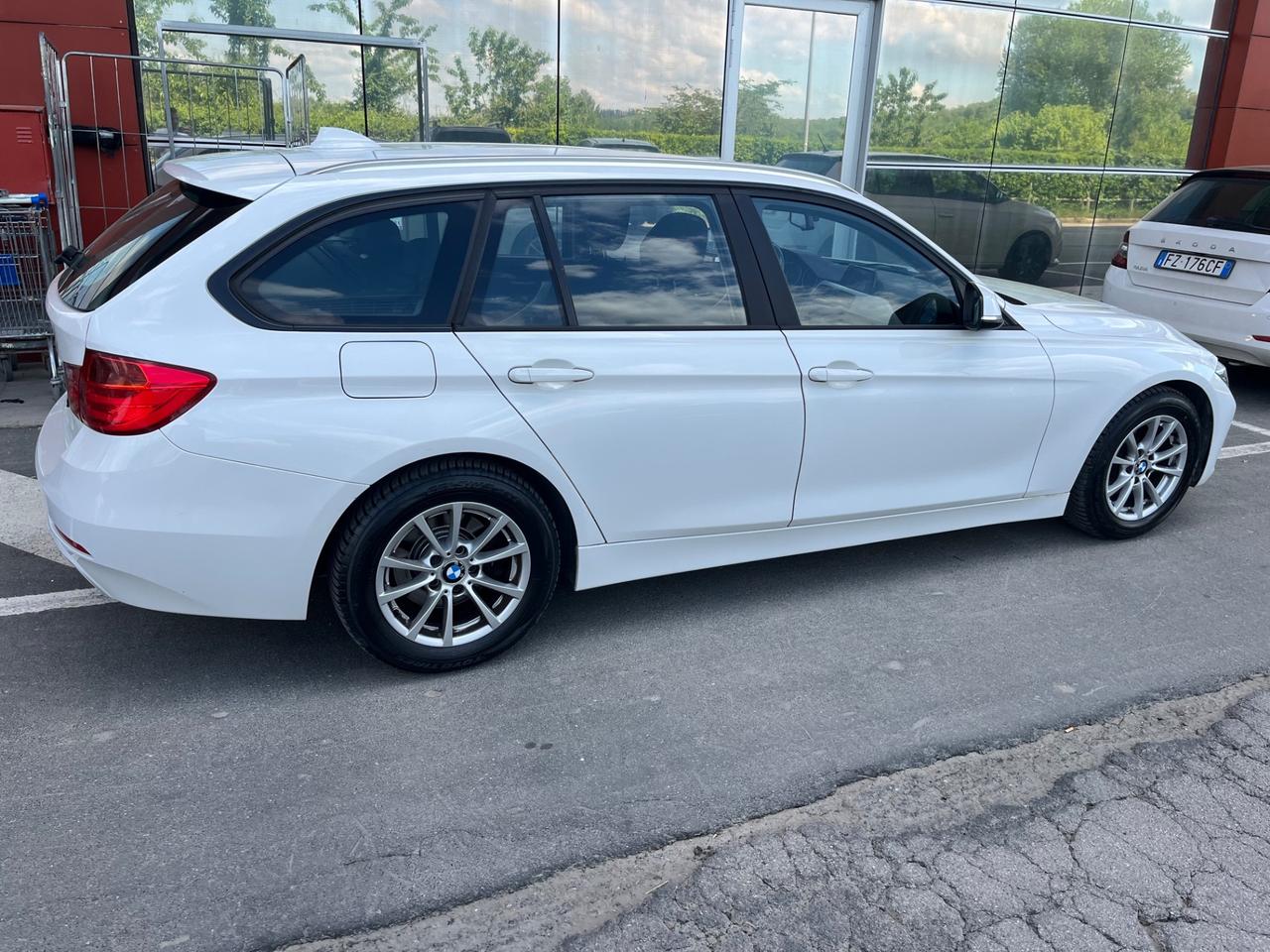 Bmw 318 318d Touring Business automatico 2013 2.0 DIESEL