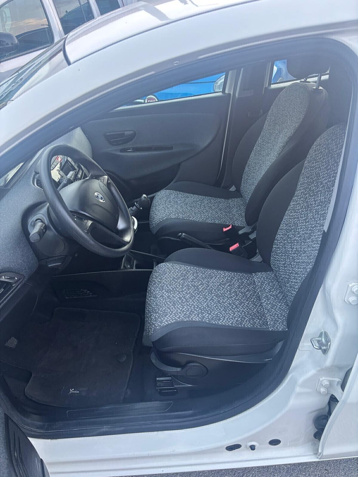 Lancia Ypsilon 1.0 FireFly 5 porte S&S Hybrid Ecochic Gold