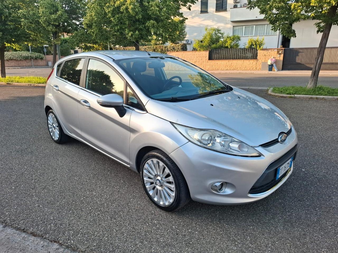 Ford Fiesta 1.2 5 porte SOLAMENTE 60.000 KM