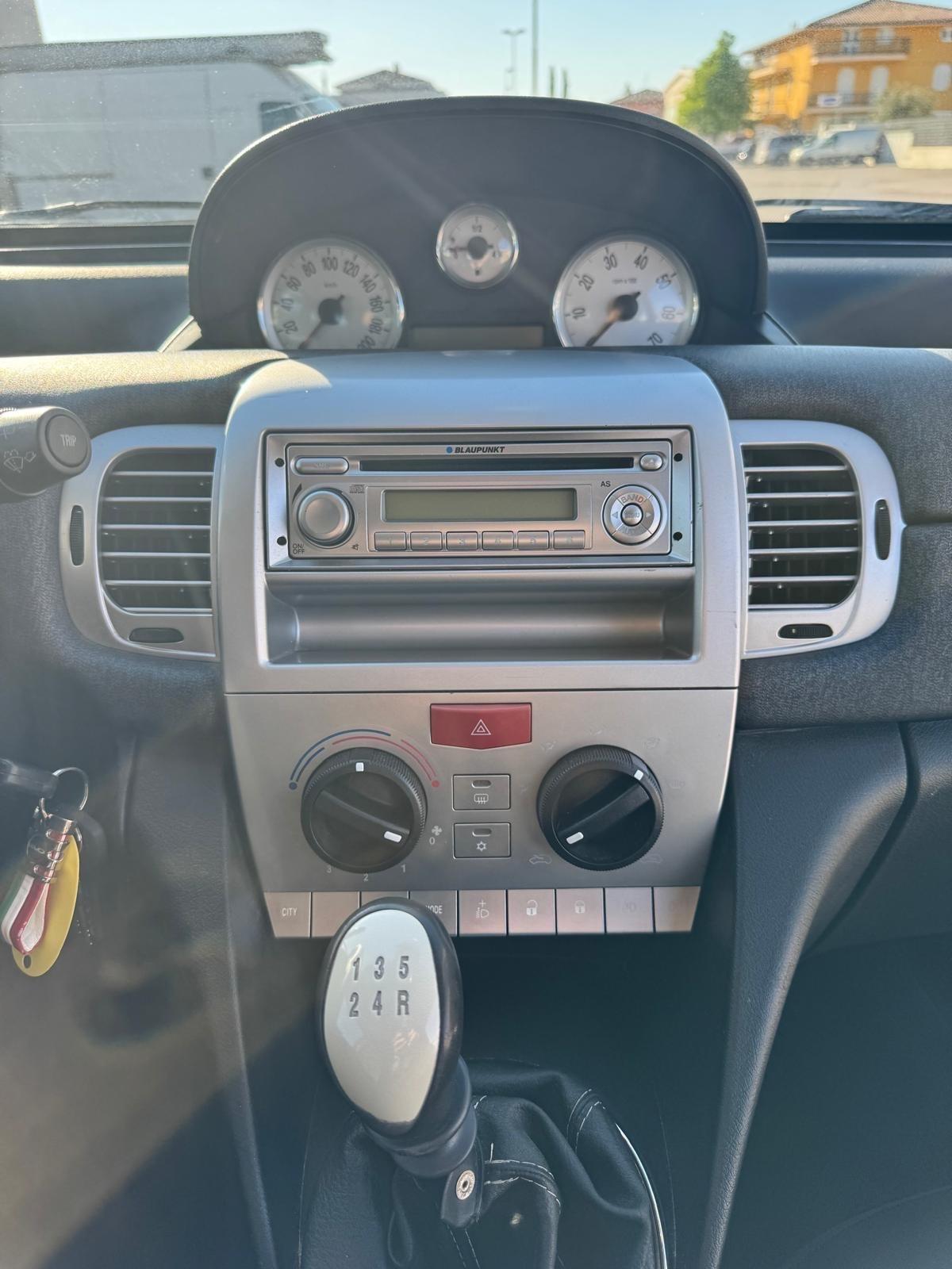 Lancia Ypsilon 1.2 benzina Versus. km 122.000