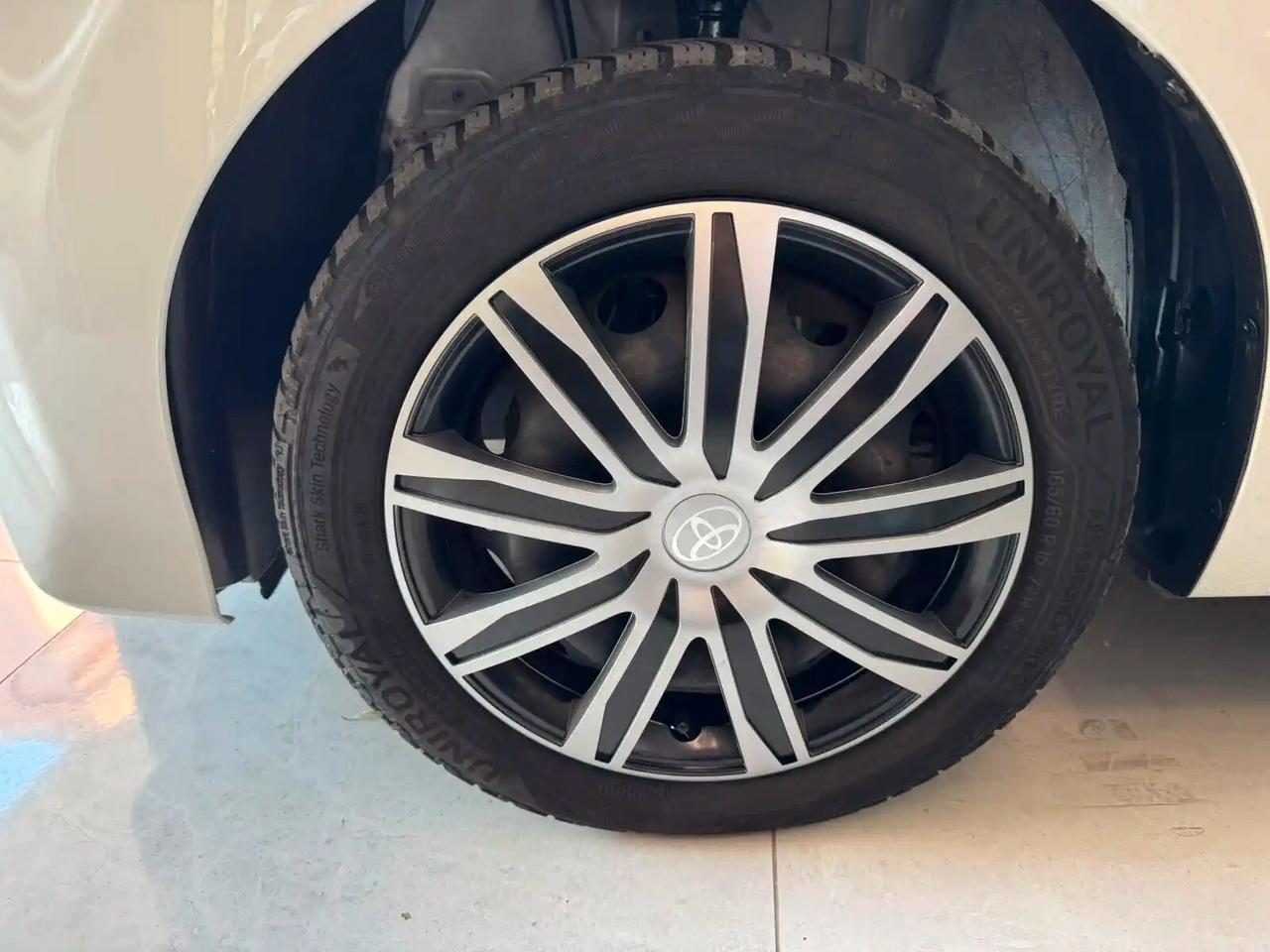 Toyota Aygo Connect 1.0 VVT-i 72 CV 5 porte x-clusiv MMT