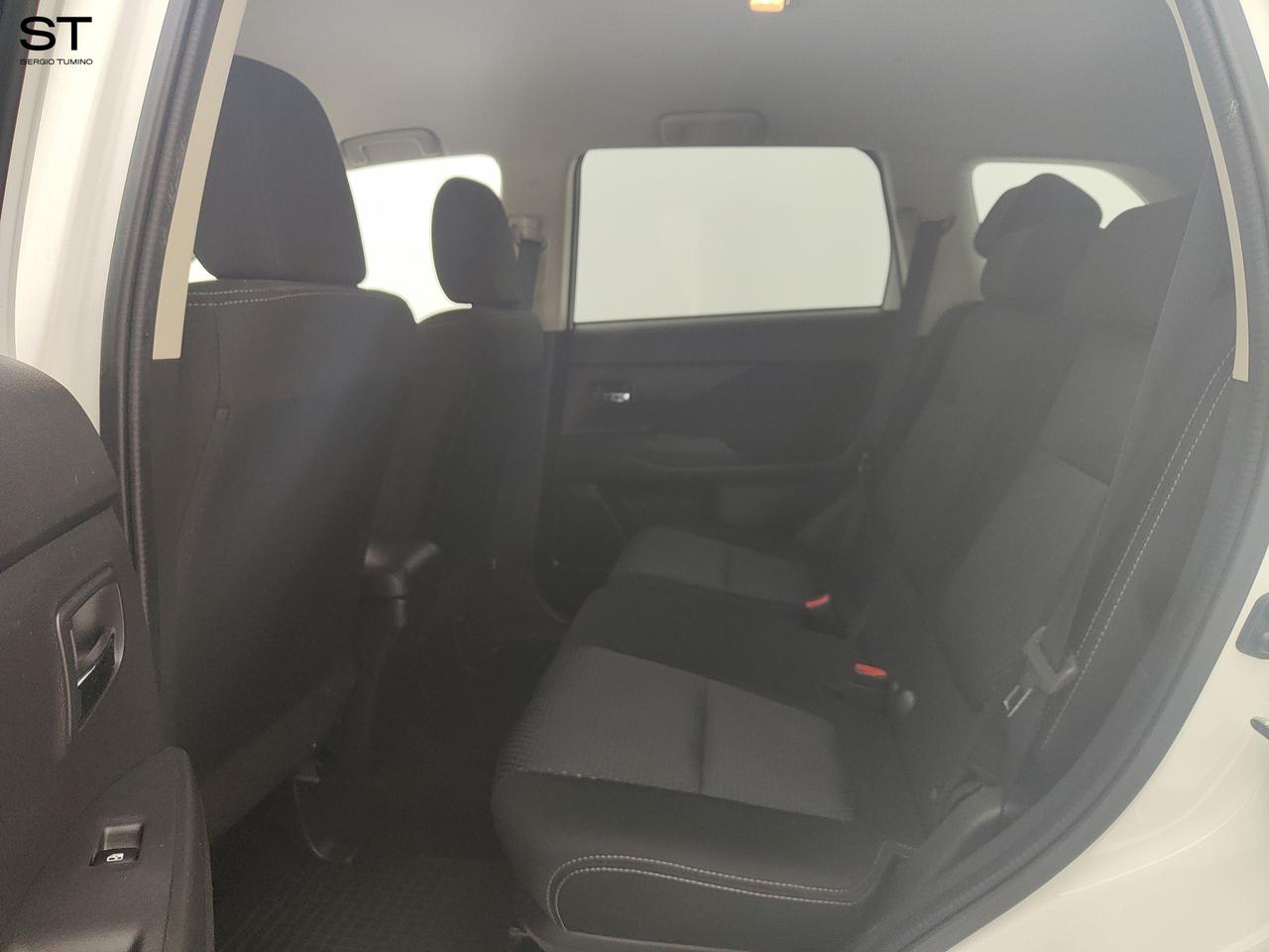 MITSUBISHI Outlander 3ª serie - Outlander 2.2 DI-D 4WD Instyle 7p.