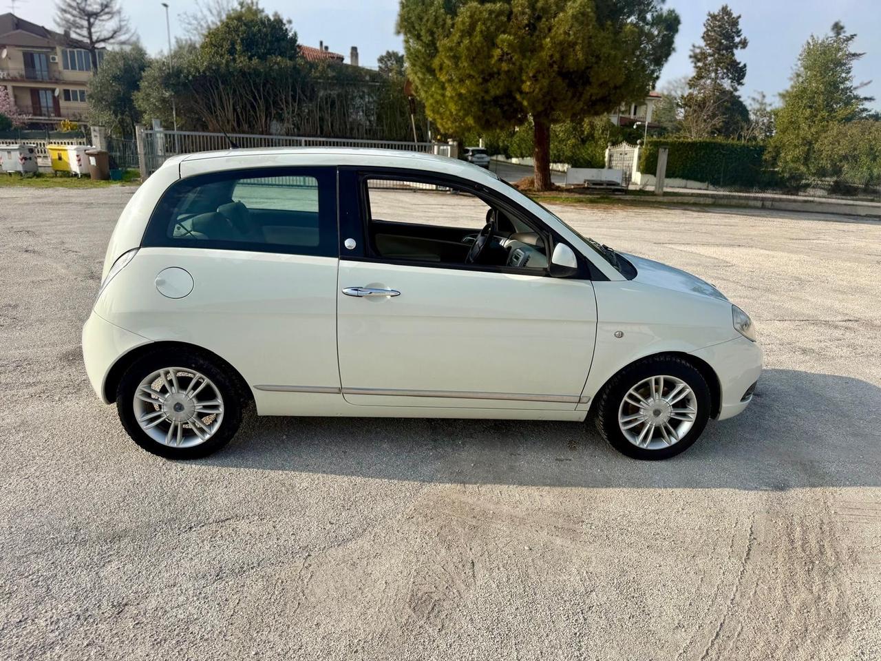 Ypsilon Restayling ecochic 1.4 Benzina GPL neopatentati