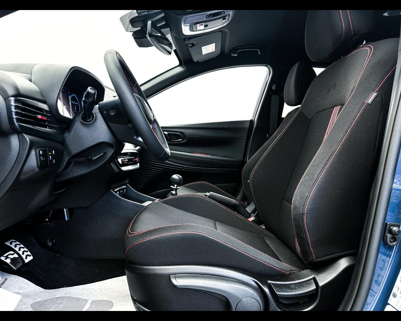 HYUNDAI I20 PE MY25 1.0T MT NLINE CARBON