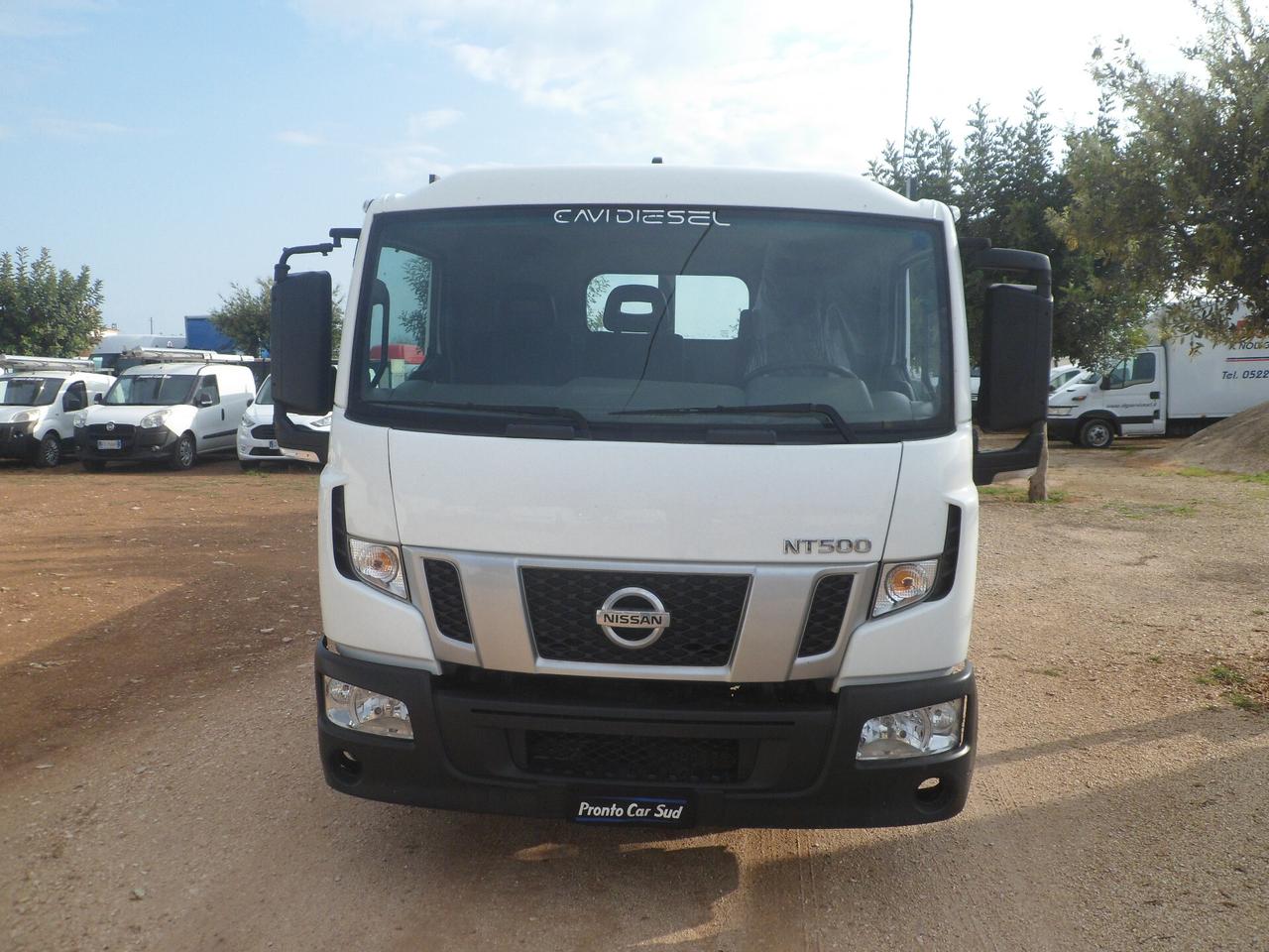 Nissan NT500 cassone fisso