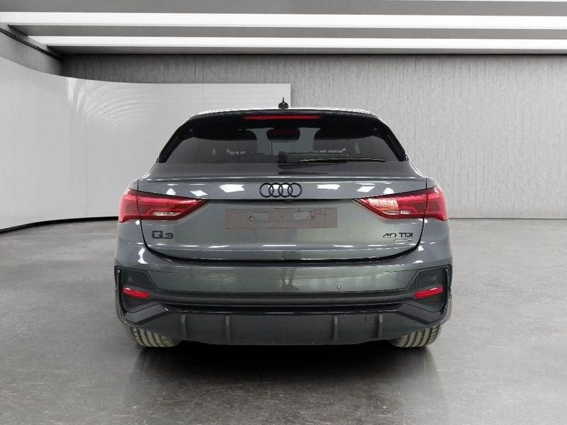 Audi Q3 Sportback 40 2.0 tdi Identity Black quattro 193cv s-tronic