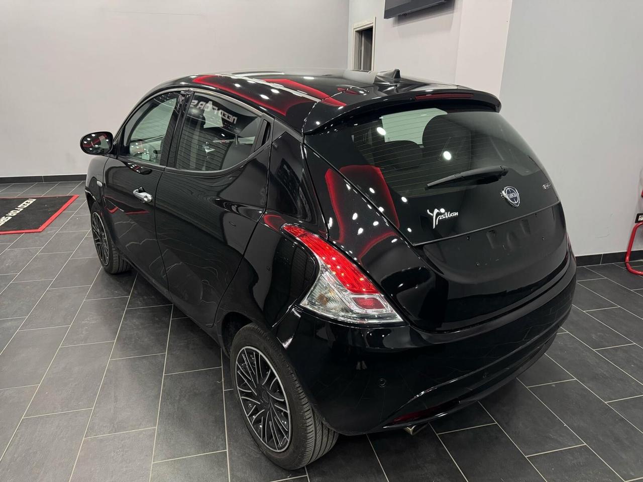 Lancia Ypsilon 1.0 FireFly 5 porte S&S Hybrid Ecochic UnYca