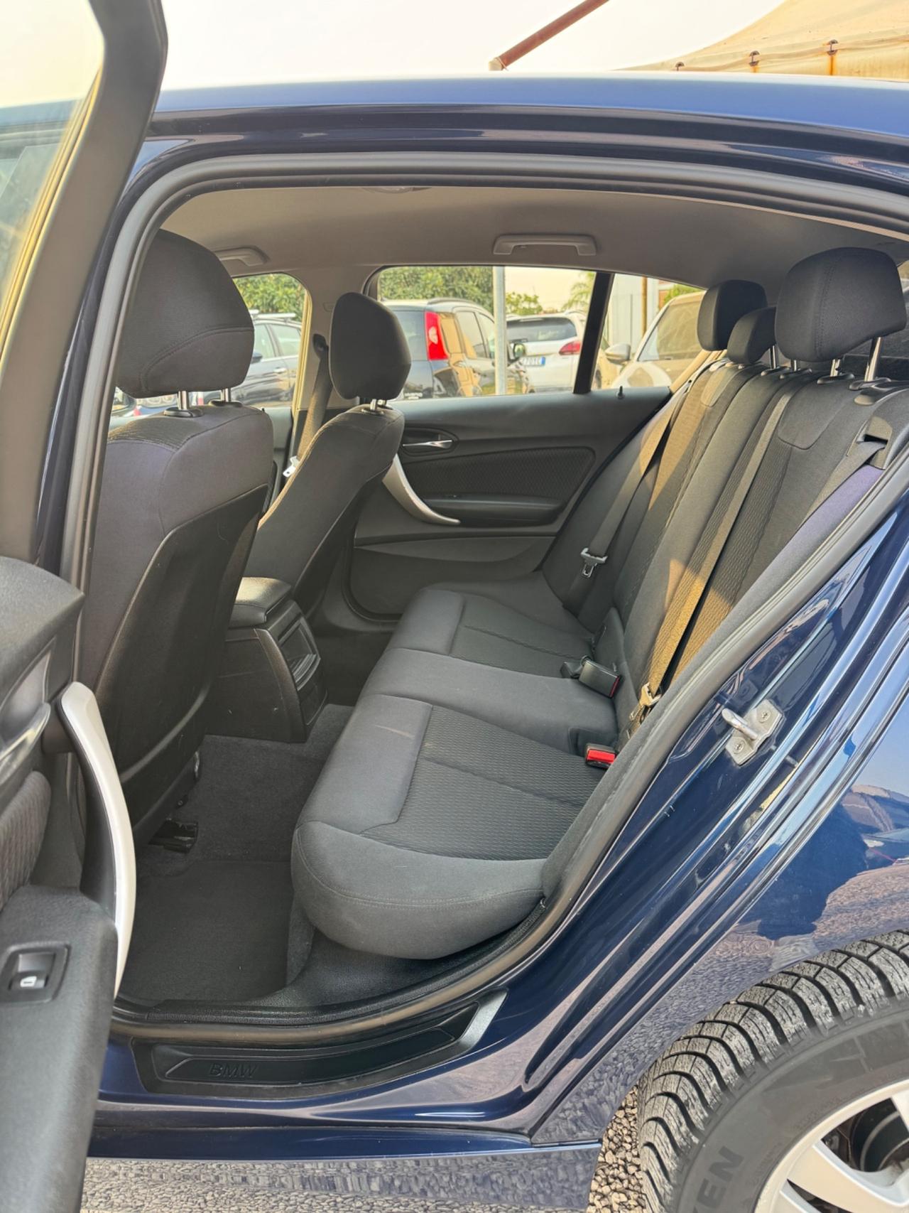 Bmw 116 116d 5p. Unique