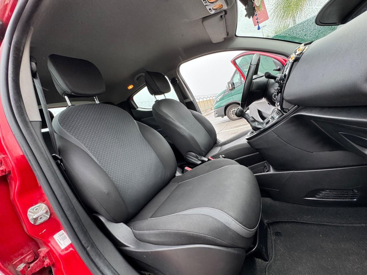 Lancia Ypsilon 1.3 MJT 95CV PLATINUM 12MESI DI GARANZIA 1 PRO