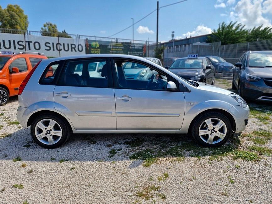 Ford Fiesta 1.2 16V 5p. Ghia