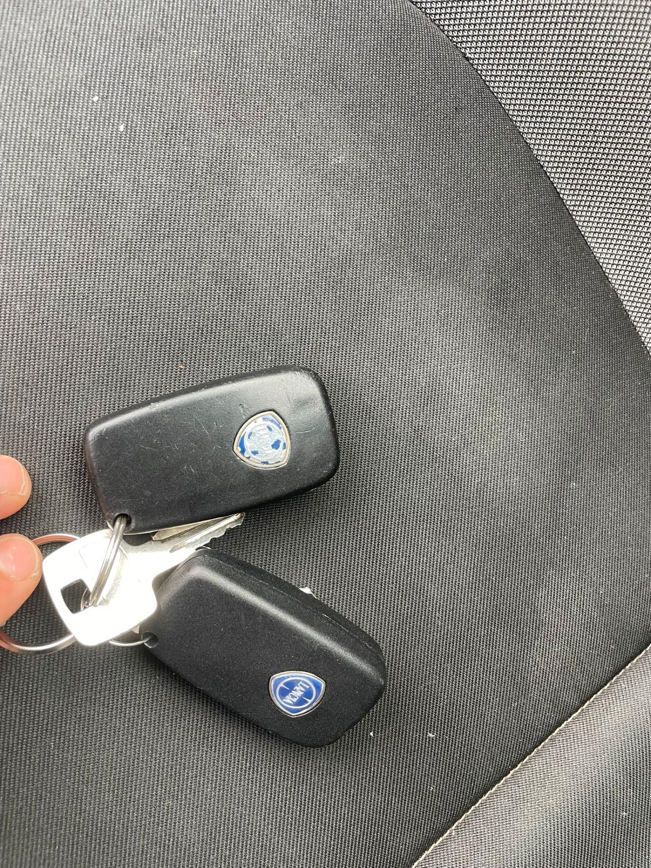 LANCIA YPSILON 1.3MJT ARGENTO 75cv