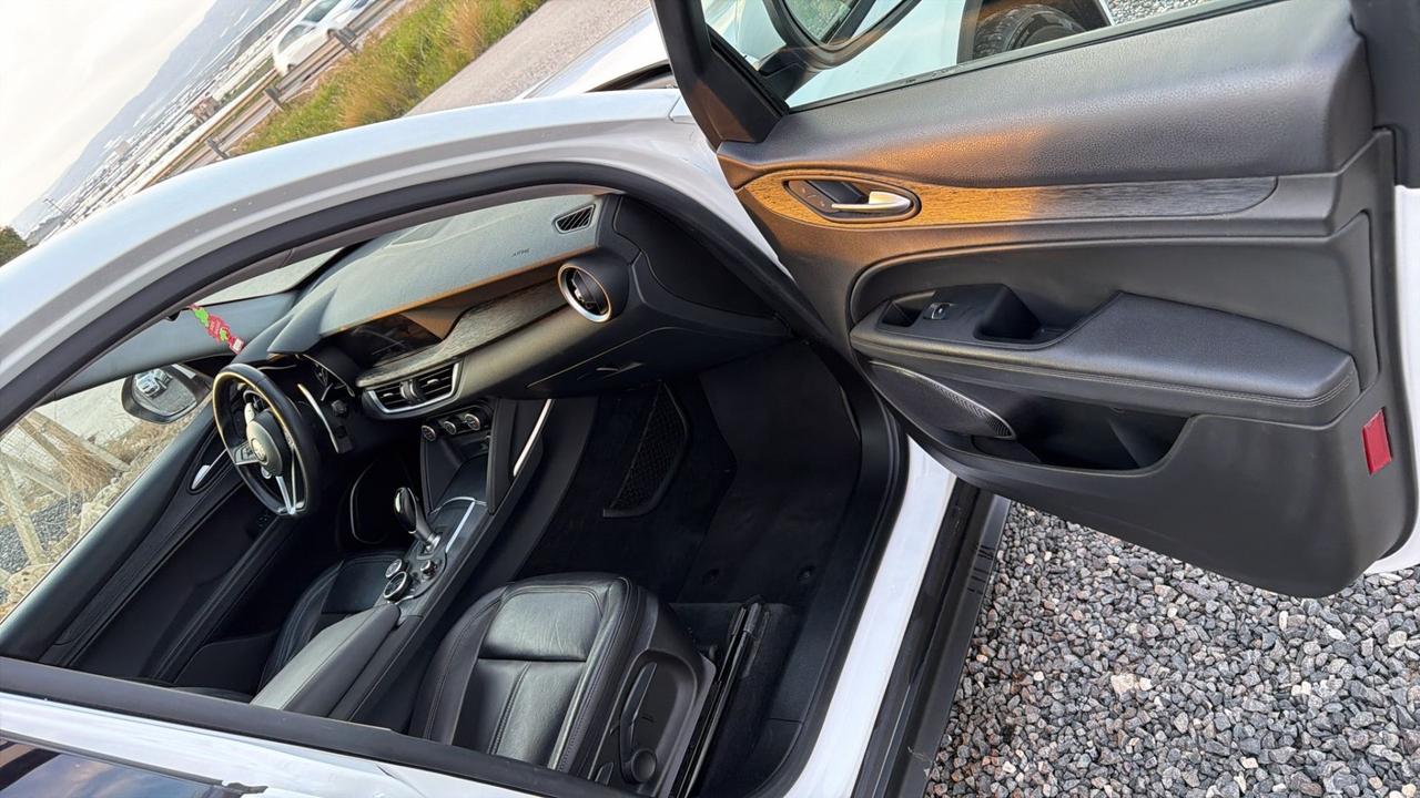 Alfa Romeo Stelvio 2.2 Turbodiesel 190 CV AT8 RWD Super