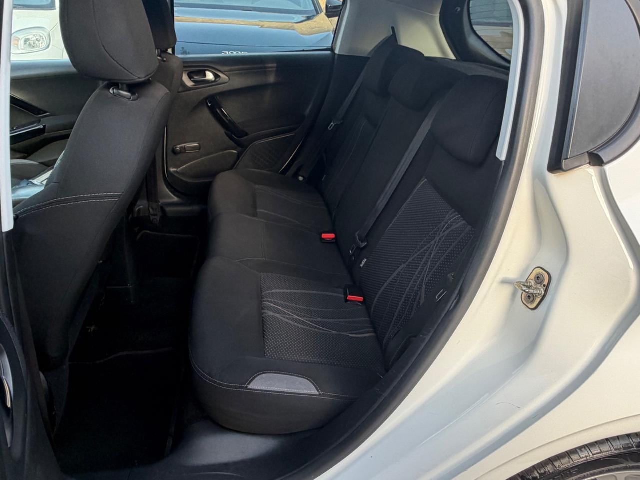 Peugeot 208 1.4 HDi 68 CV 5p Allure 2014