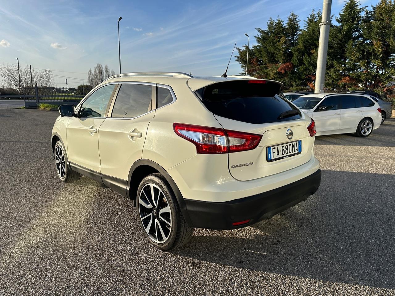Nissan Qashqai 1.6 dCi 2WD Tekna - 2015
