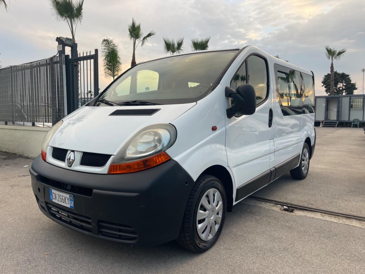 Renault Trafic 9 Posti Pedana disabili