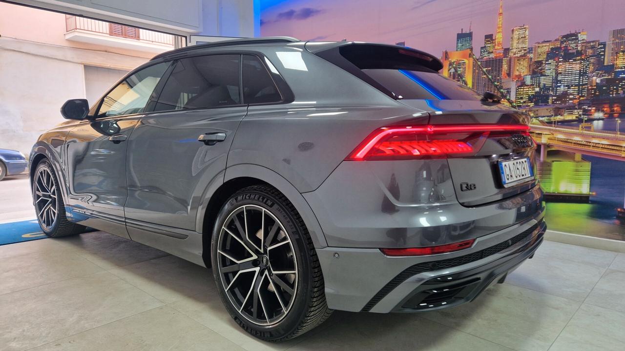 Audi Q8 50 TDI 286 CV quattro s line tetto apribile