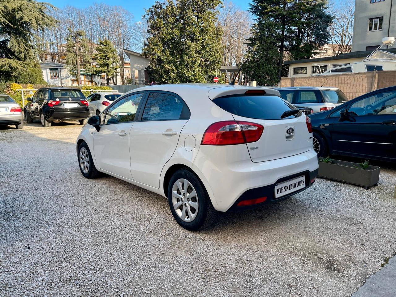 Kia Rio 1.4 CRDi Tagliandata NEOPATENTATI