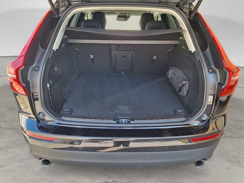 Volvo XC60 B4 197+14 CV AWD M-Hybrid Diesel Automatica Momentum